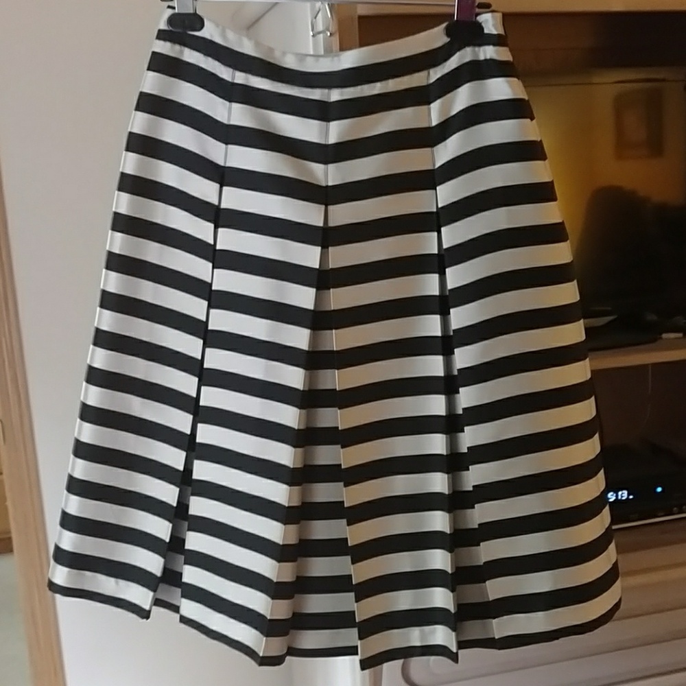 Halogen pleated skirt